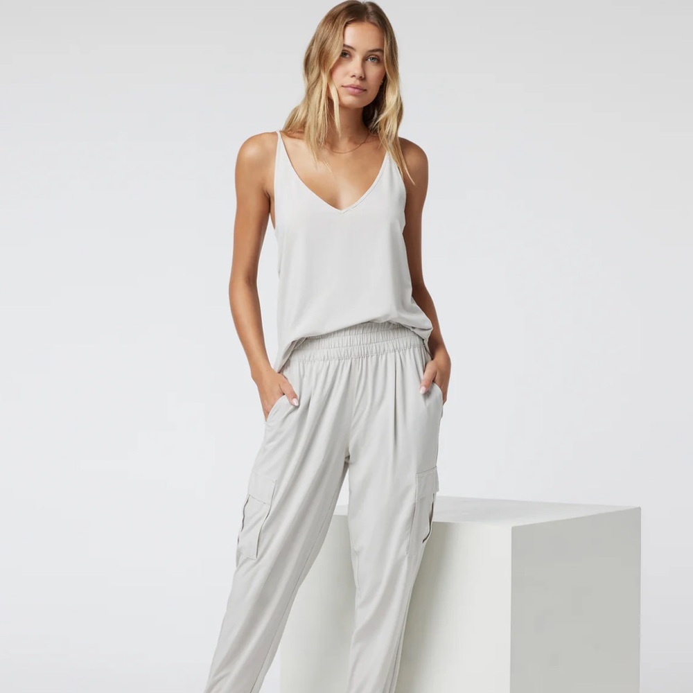 NWT Vuori Villa Cami in color Suede sz L - Picture 3 of 13